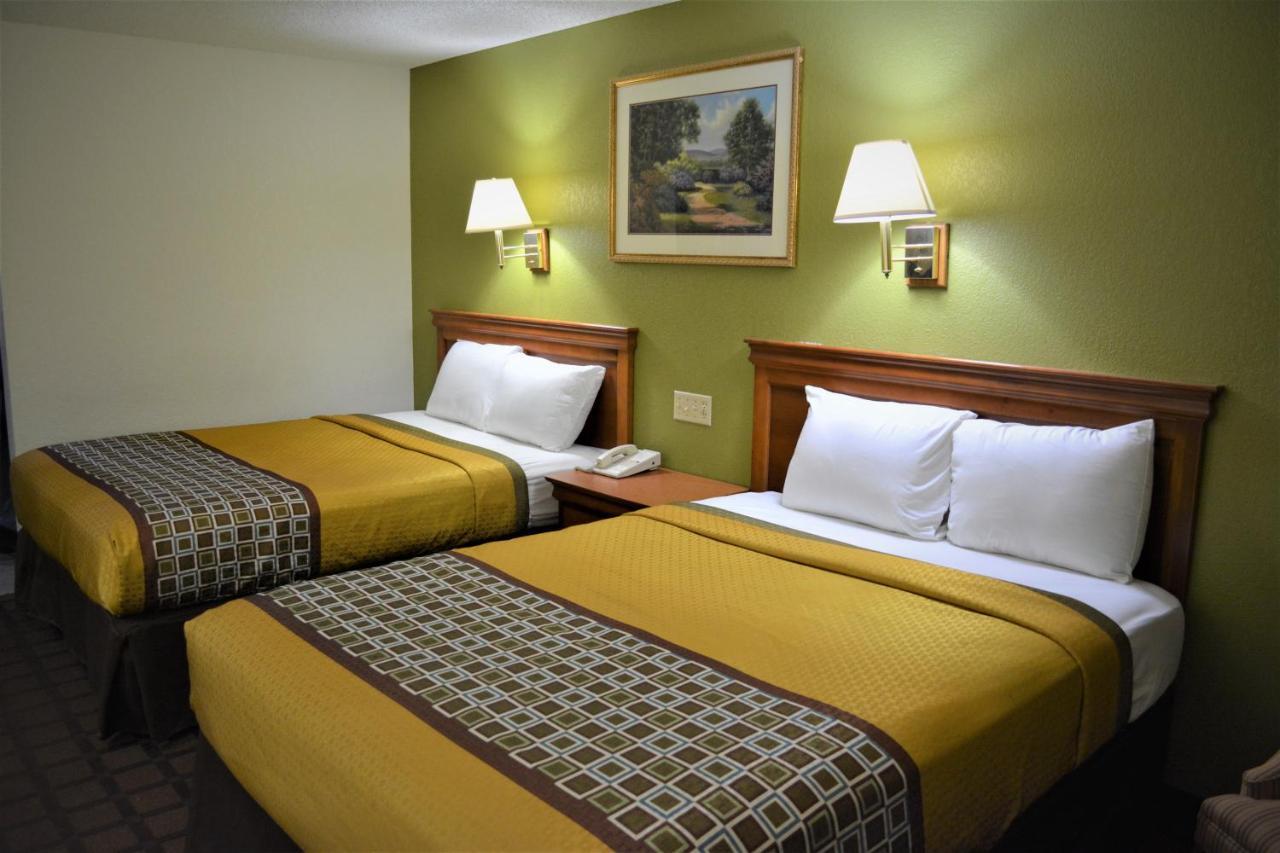 Bloomer Inn & Suites 外观 照片