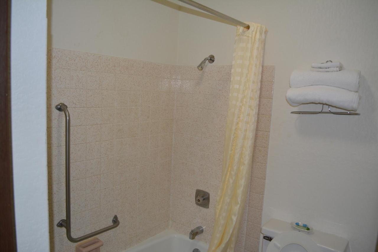Bloomer Inn & Suites 外观 照片