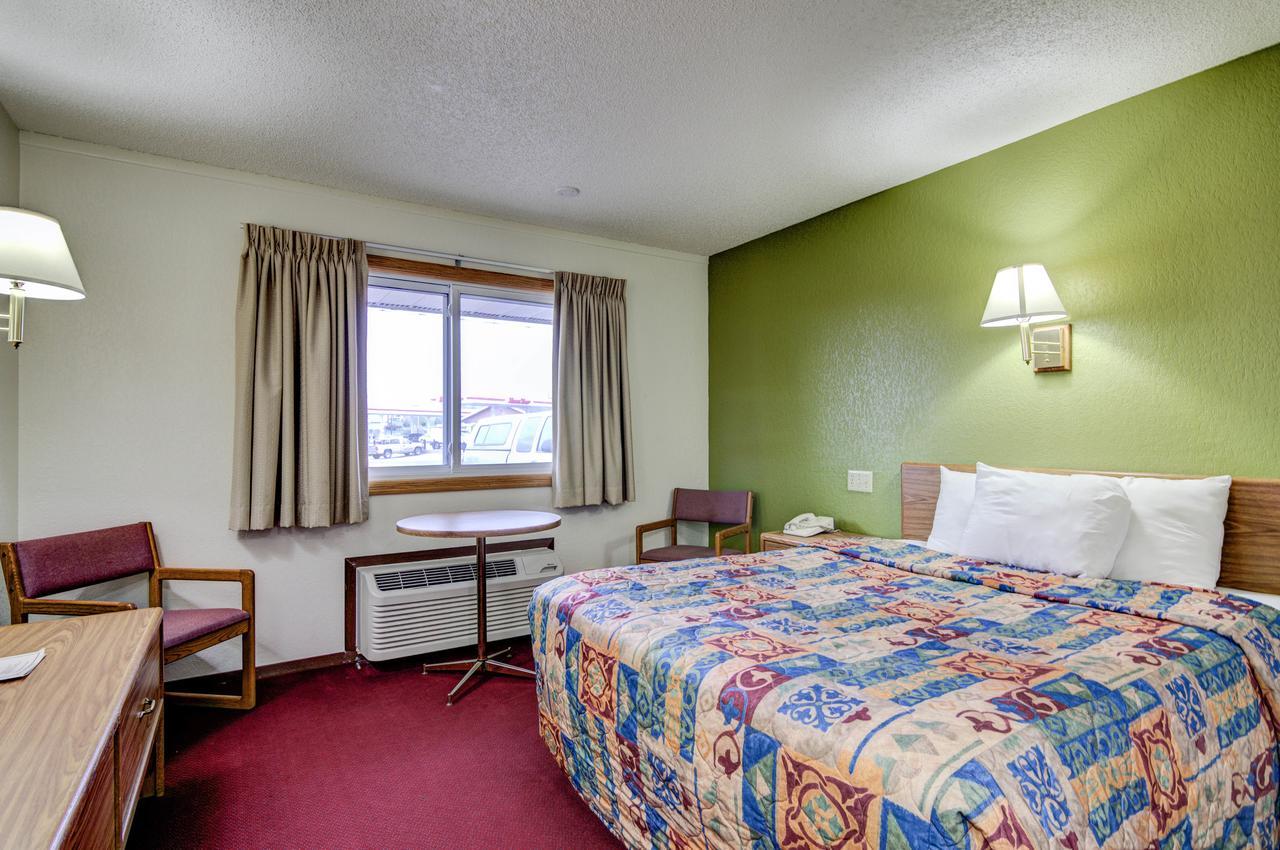 Bloomer Inn & Suites 外观 照片