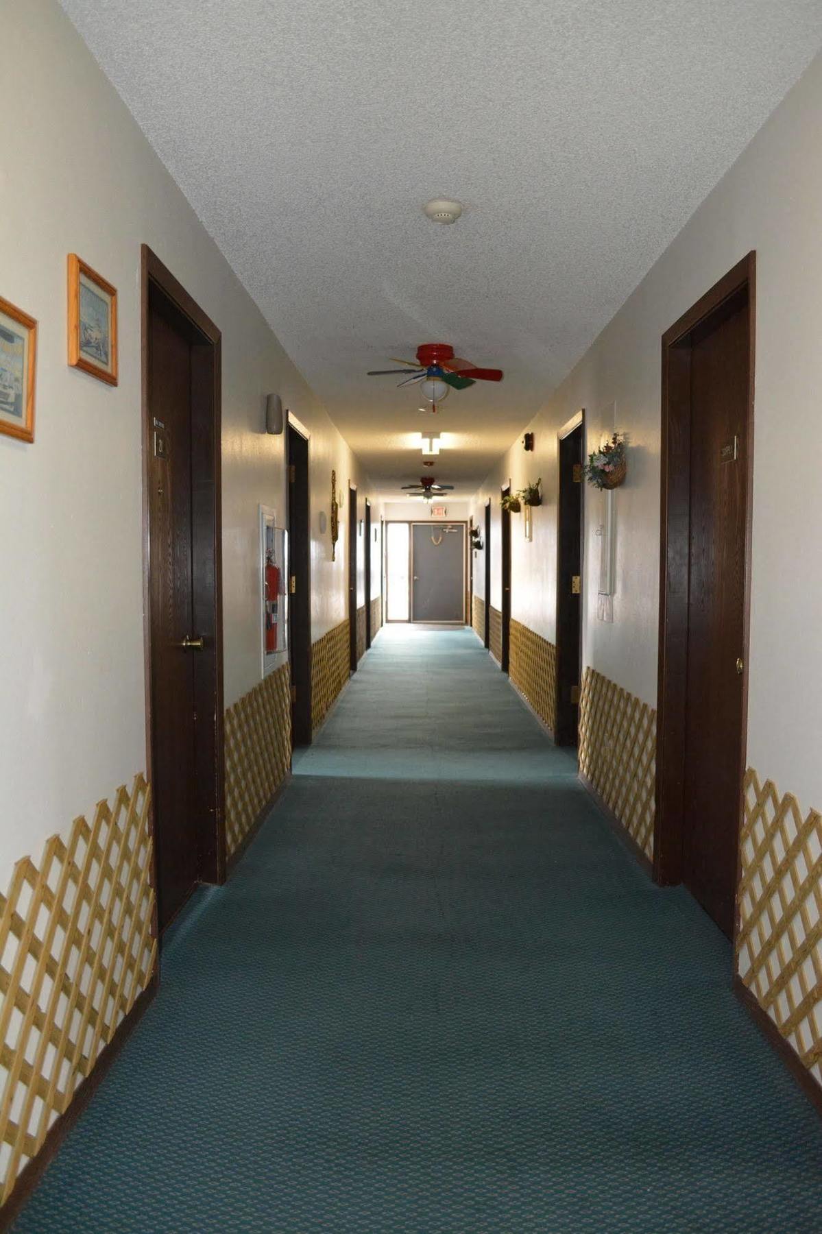 Bloomer Inn & Suites 外观 照片