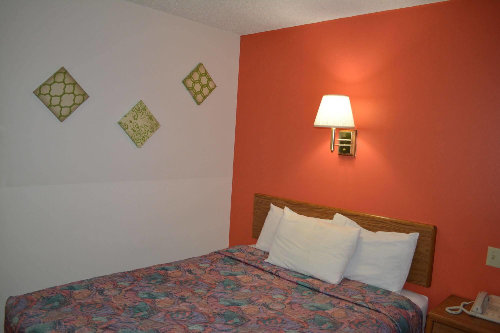 Bloomer Inn & Suites 外观 照片