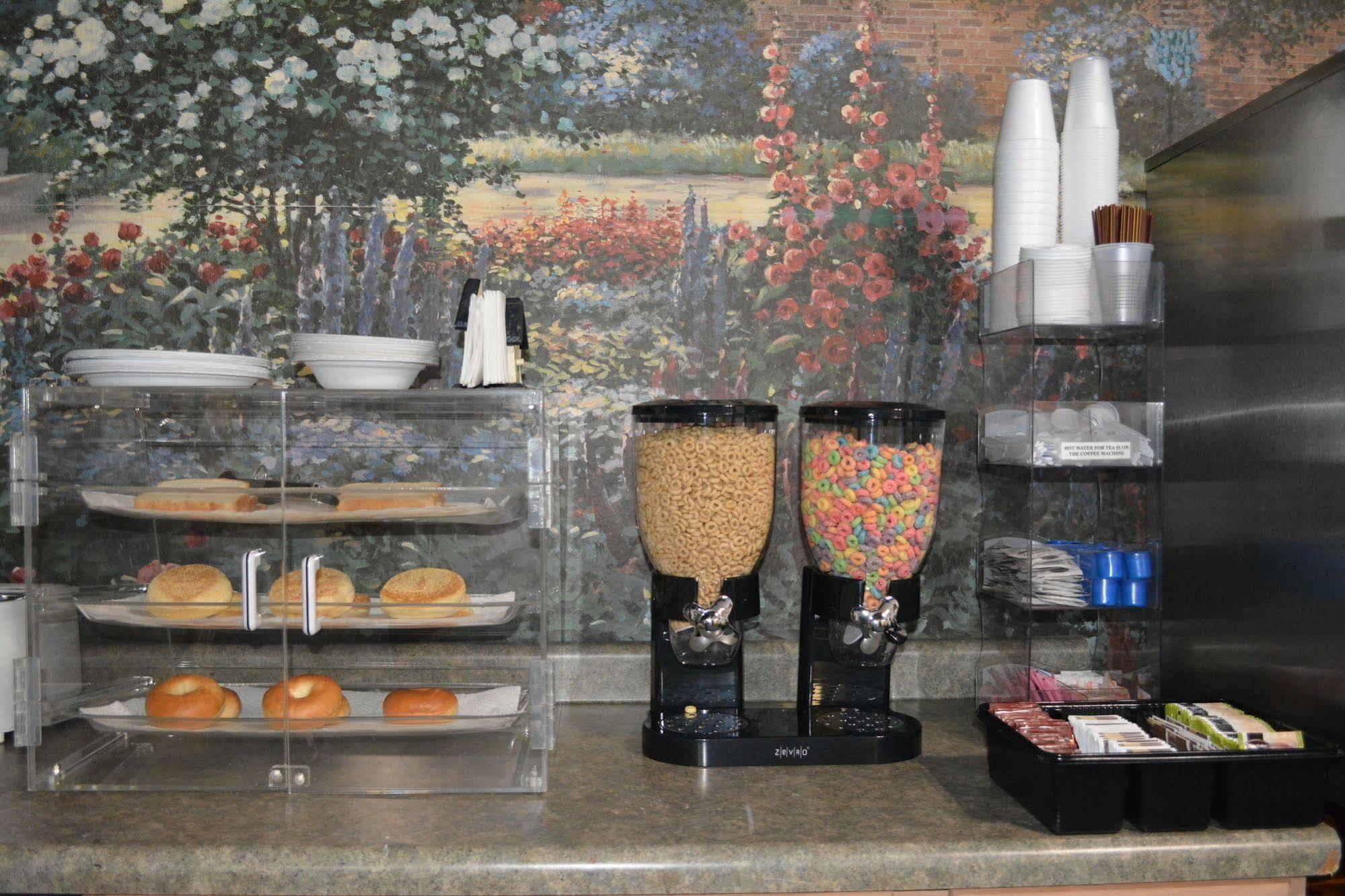Bloomer Inn & Suites 外观 照片
